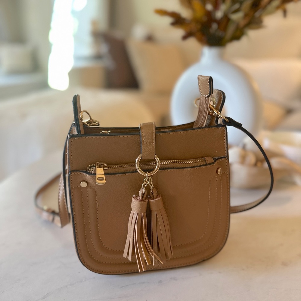 Small brown crossbody with tassel